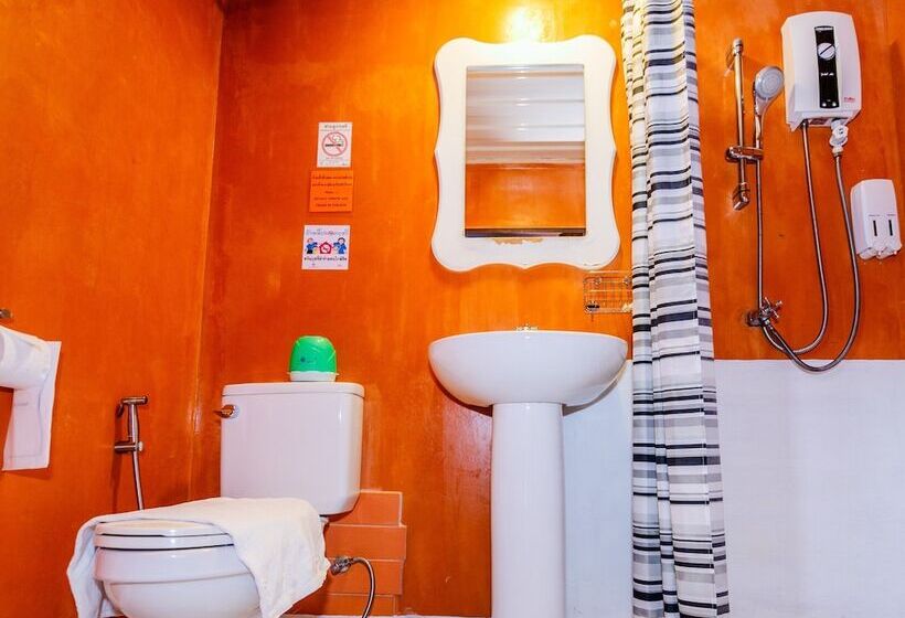 Retro Box Hotel Chumphon