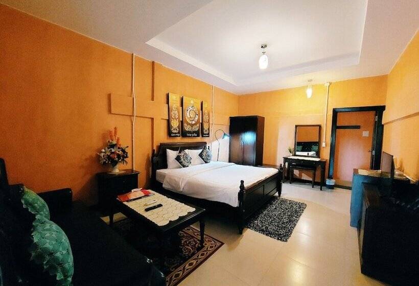 Retro Box Hotel Chumphon