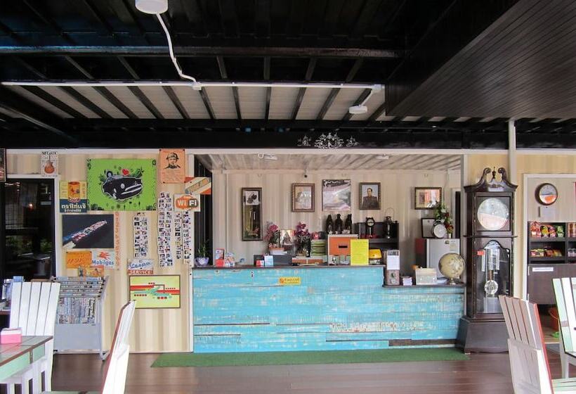 Retro Box Hotel Chumphon