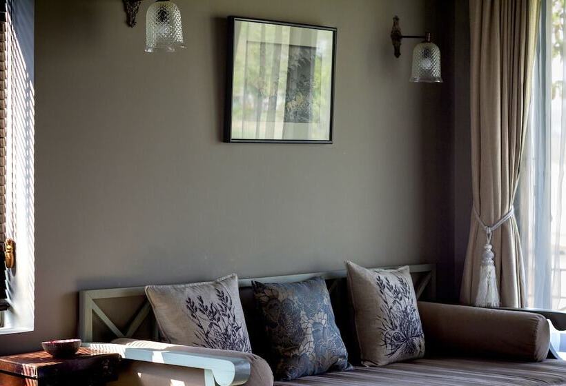 Отель Reverie Siam