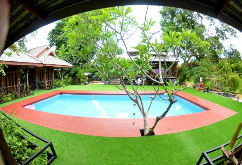 Отель Sawasdeepai River Resort