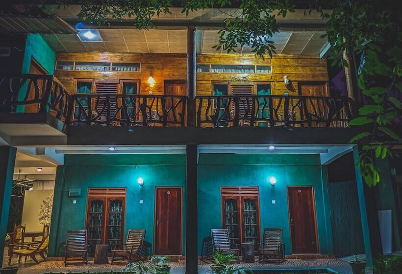 酒店 Sigiriya Rock Gate Tree House