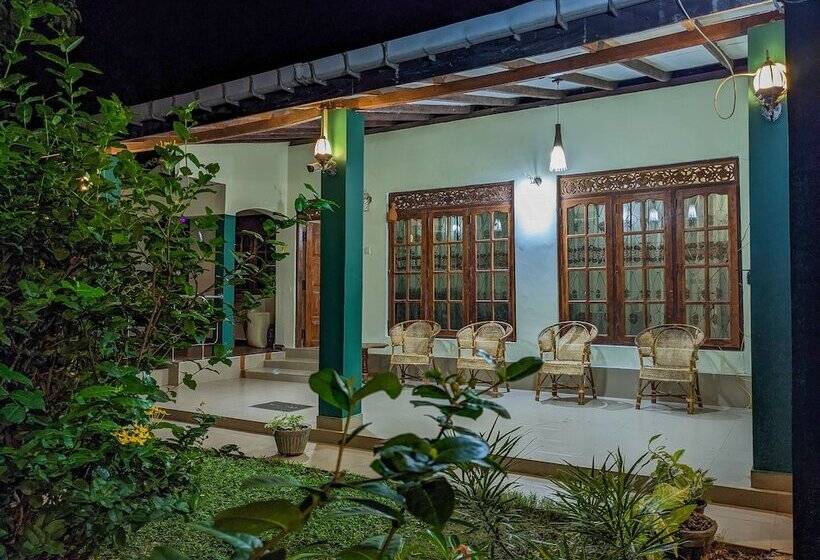 酒店 Sigiriya Rock Gate Tree House