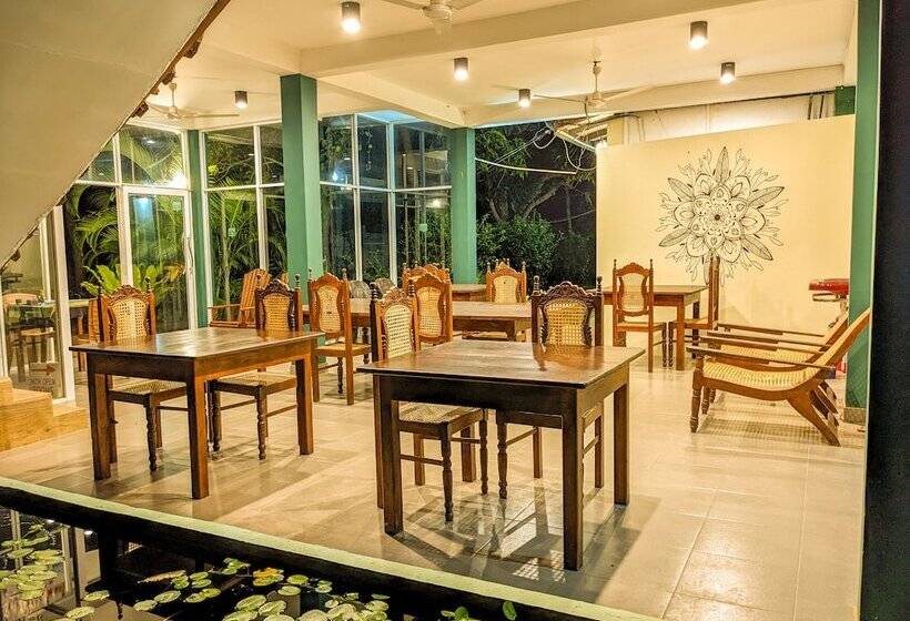 酒店 Sigiriya Rock Gate Tree House