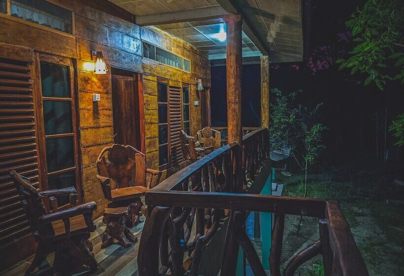 酒店 Sigiriya Rock Gate Tree House