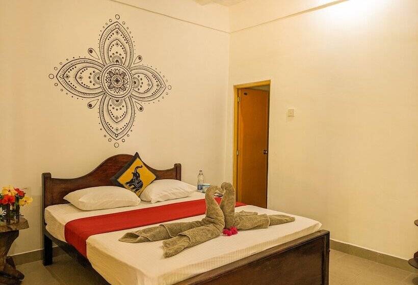 酒店 Sigiriya Rock Gate Tree House