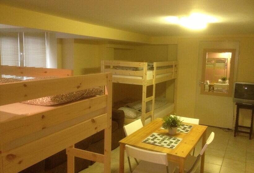 בית מלון כפרי Hostel Lakeside