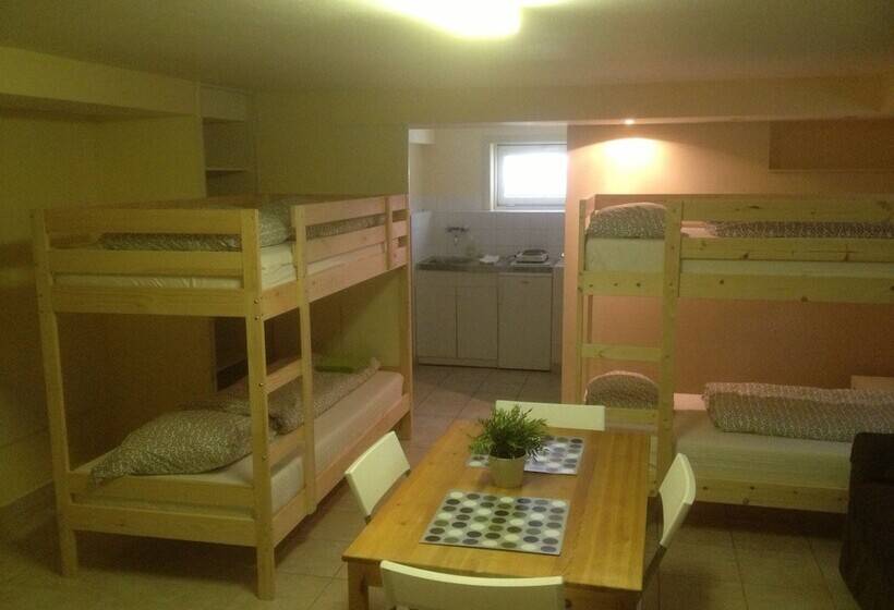 בית מלון כפרי Hostel Lakeside