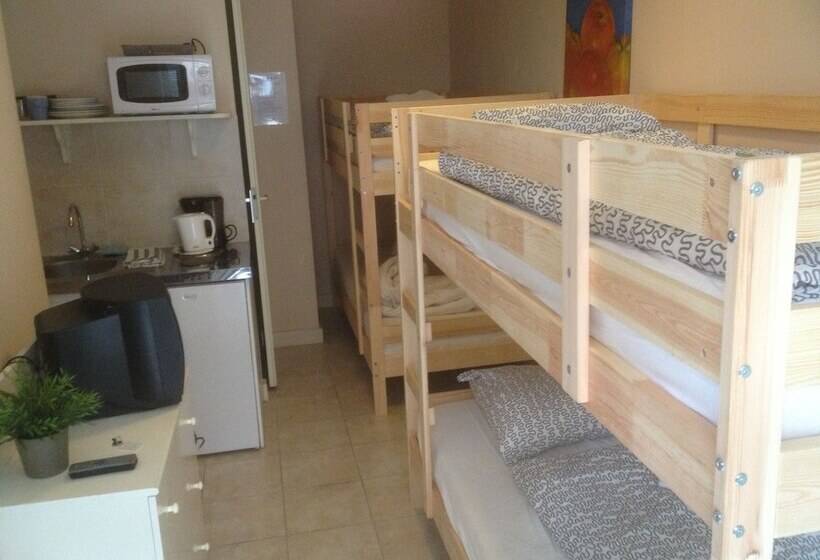 בית מלון כפרי Hostel Lakeside