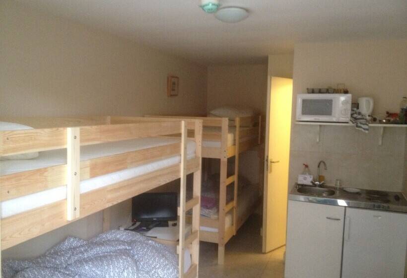 בית מלון כפרי Hostel Lakeside