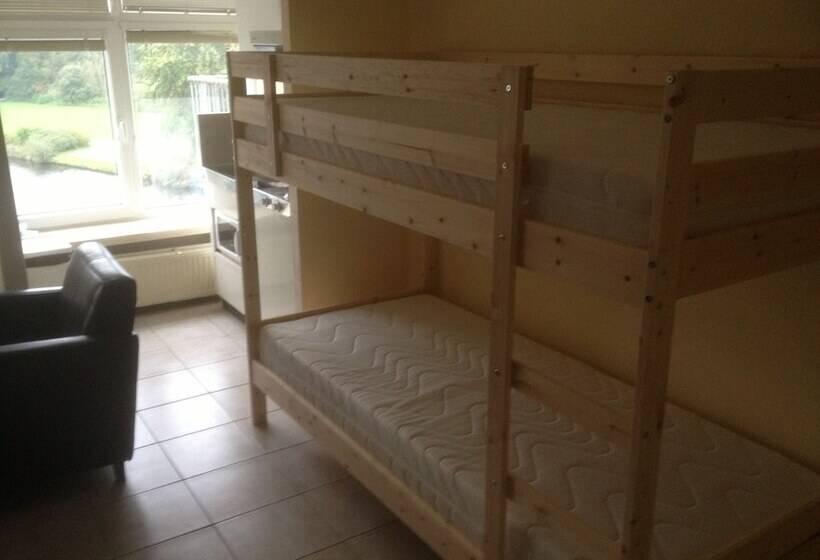 בית מלון כפרי Hostel Lakeside