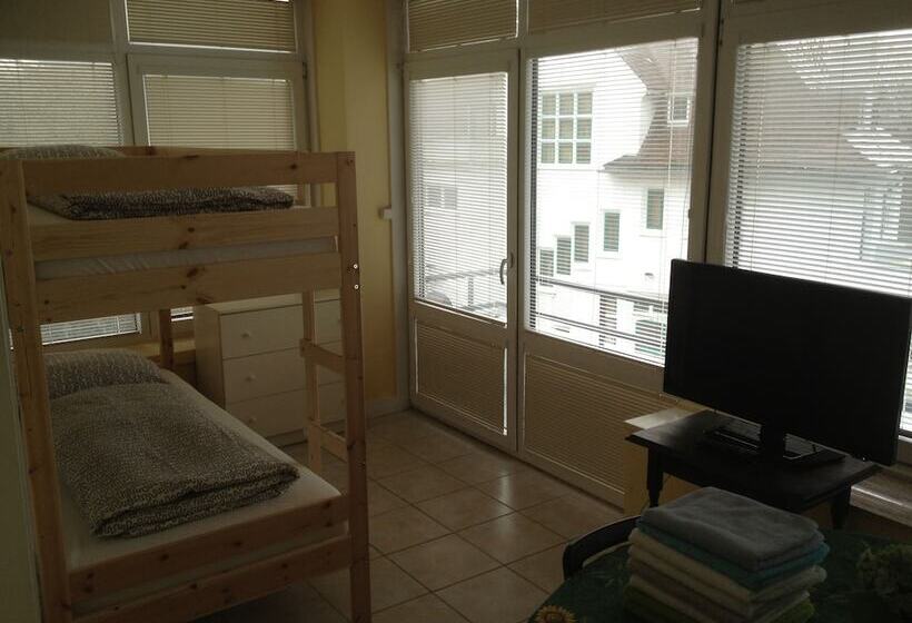 בית מלון כפרי Hostel Lakeside