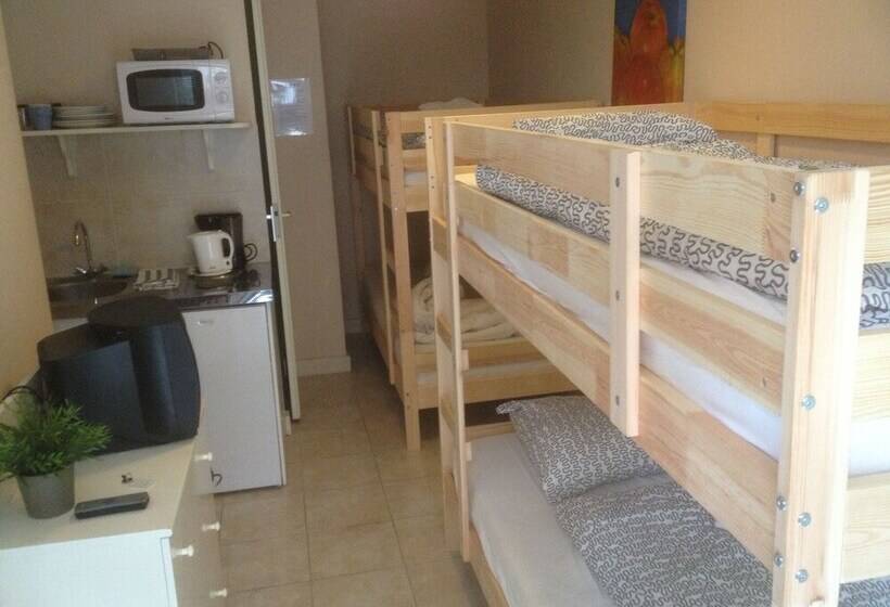 בית מלון כפרי Hostel Lakeside