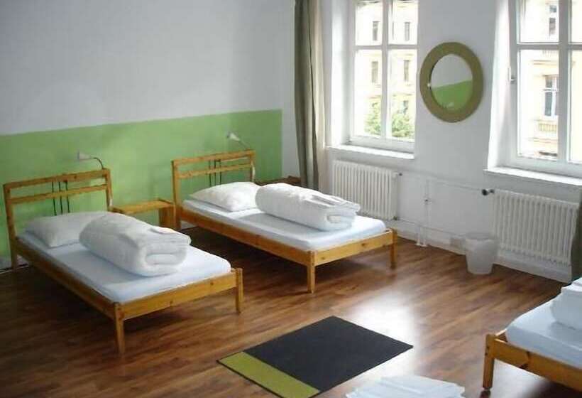 בית מלון כפרי Hostel Lakeside