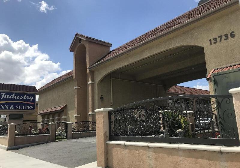 汽车旅馆  Industry Inn & Suites