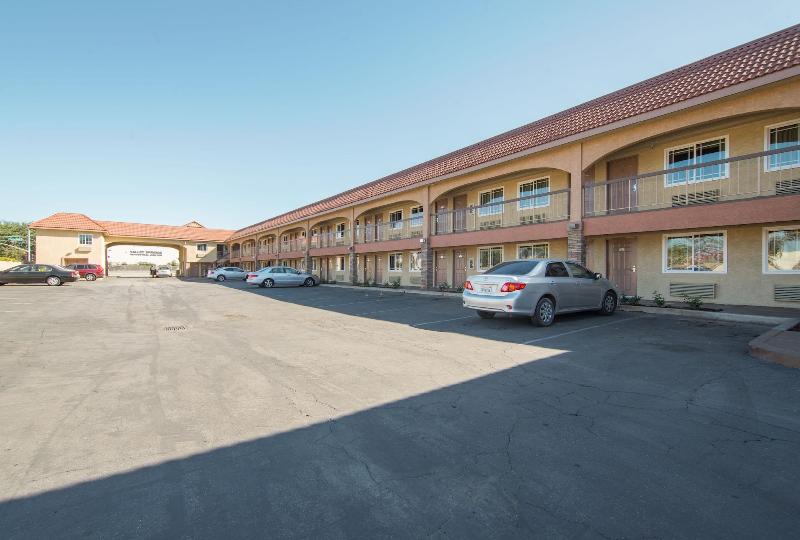 汽车旅馆  Industry Inn & Suites