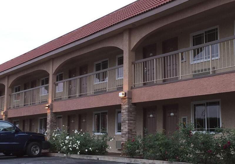 汽车旅馆  Industry Inn & Suites