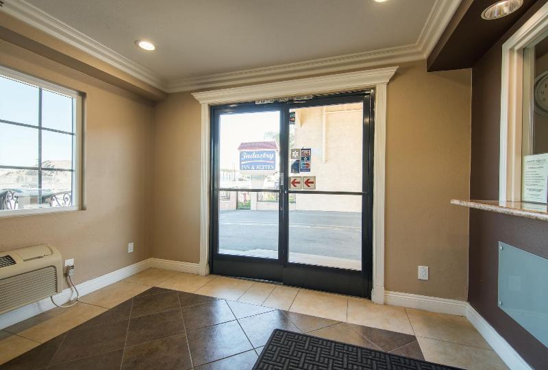 汽车旅馆  Industry Inn & Suites