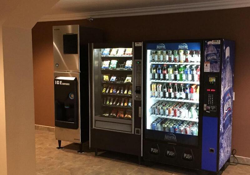 汽车旅馆  Industry Inn & Suites