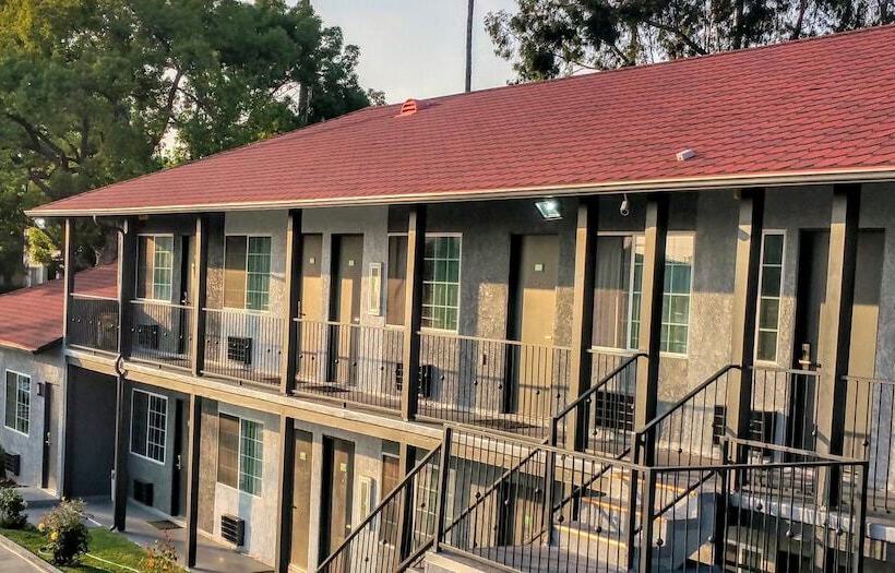 מוטל Jewel City Inn