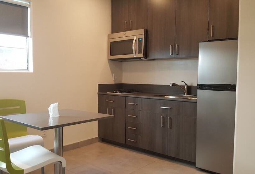 מוטל Jewel City Inn