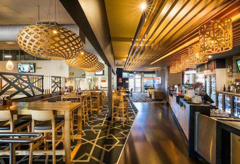 汽车旅馆 Nightcap At Golden Beach Tavern