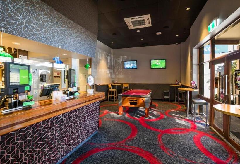 모텔 Nightcap At Golden Beach Tavern