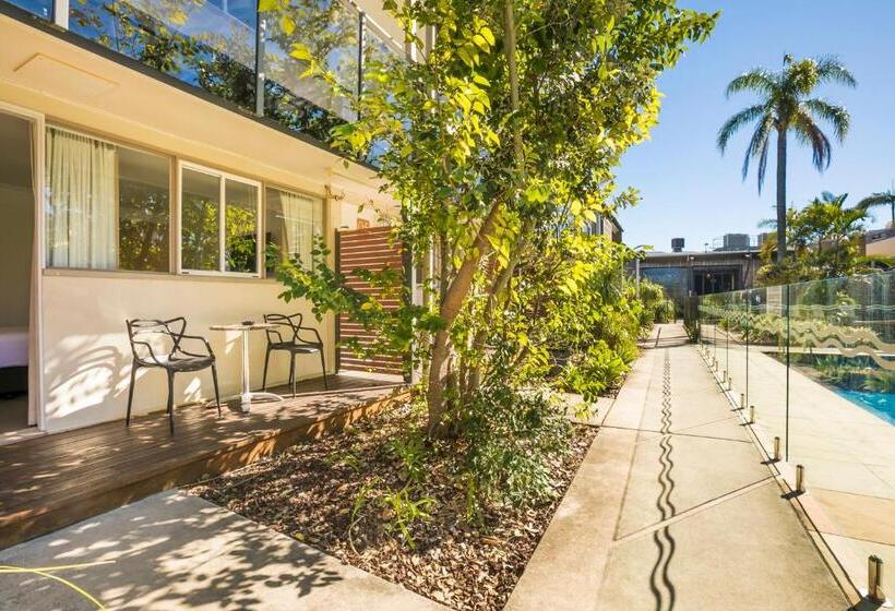 모텔 Nightcap At Golden Beach Tavern