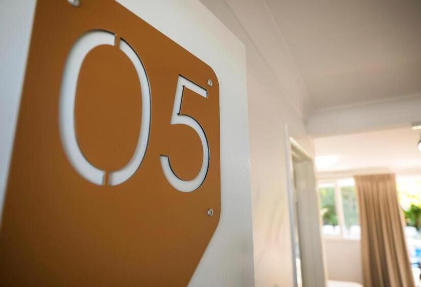 汽车旅馆 Nightcap At Golden Beach Tavern