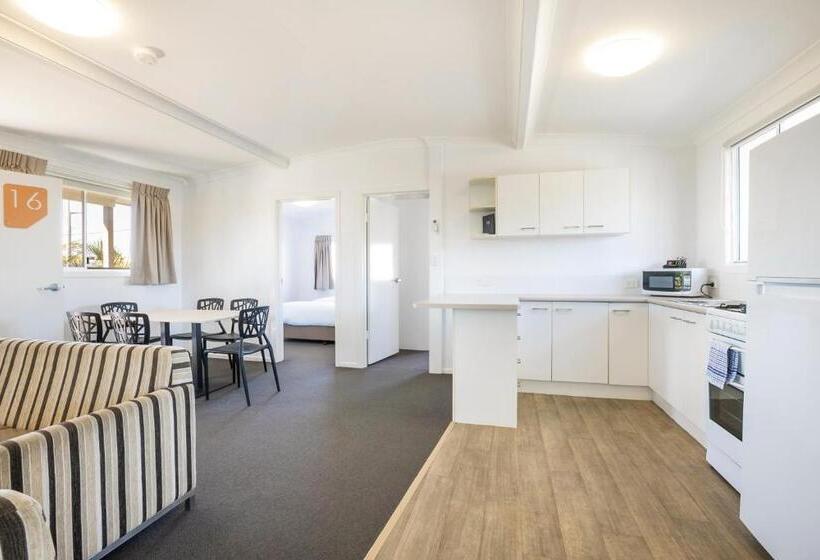 모텔 Nightcap At Golden Beach Tavern