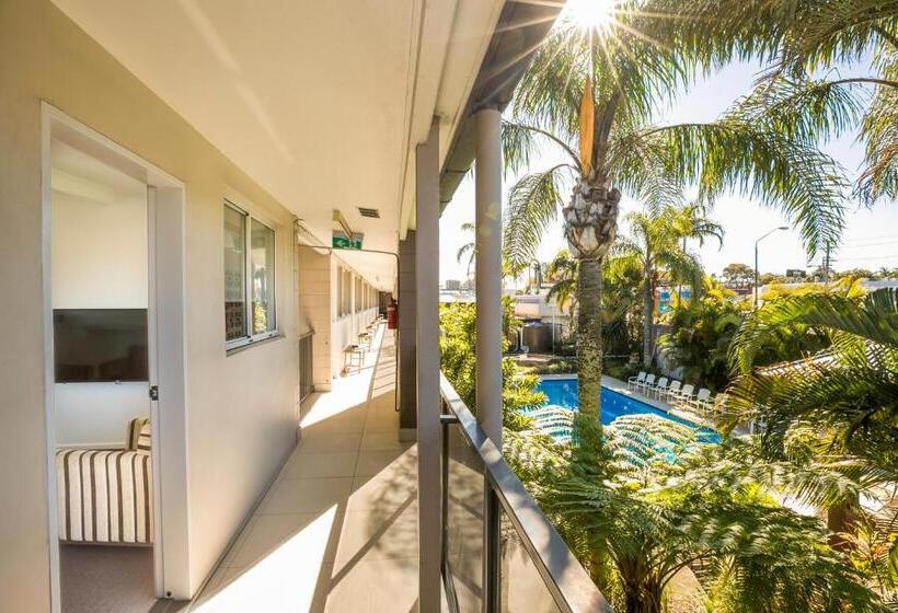 汽车旅馆 Nightcap At Golden Beach Tavern