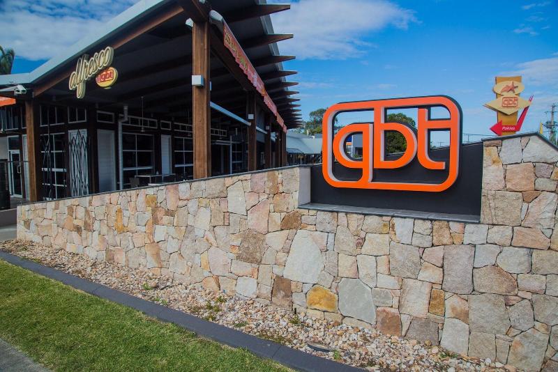 汽车旅馆 Nightcap At Golden Beach Tavern