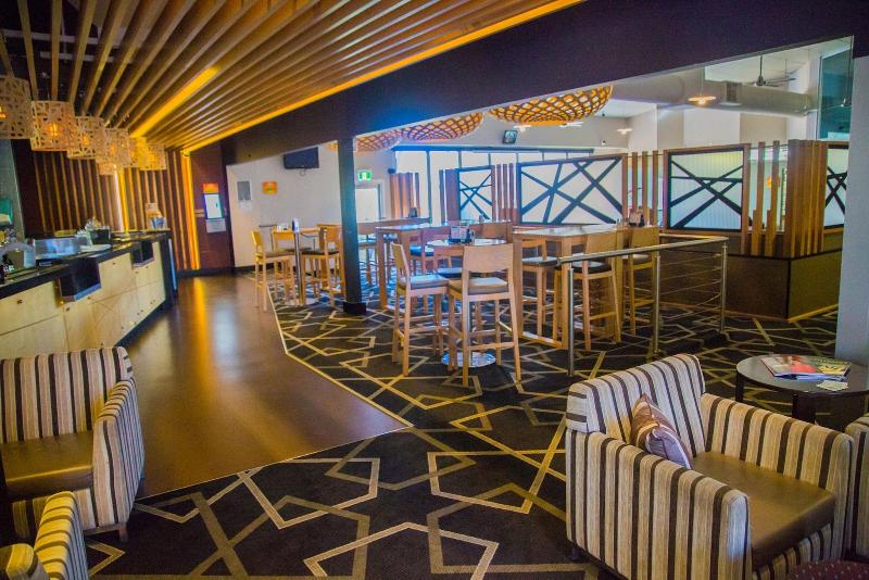 汽车旅馆 Nightcap At Golden Beach Tavern