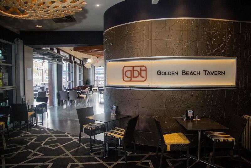 汽车旅馆 Nightcap At Golden Beach Tavern