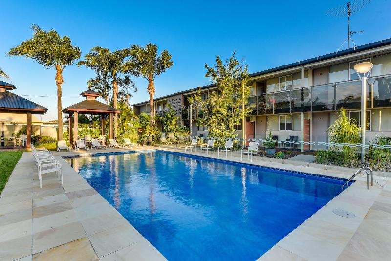 모텔 Nightcap At Golden Beach Tavern