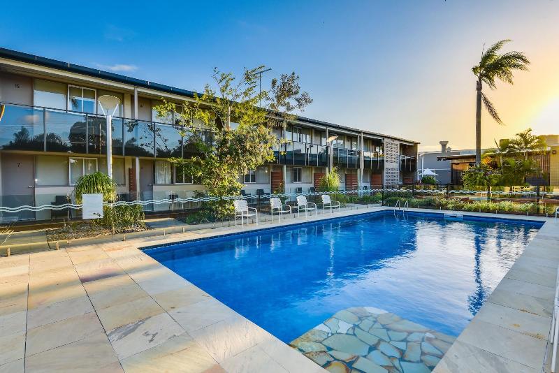 모텔 Nightcap At Golden Beach Tavern