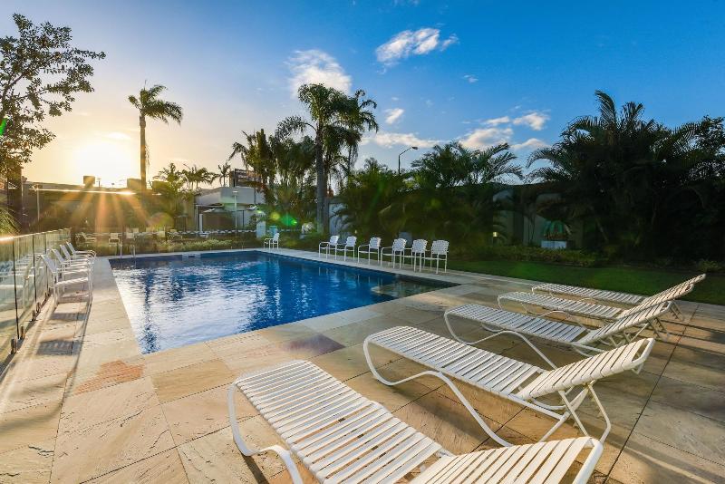 汽车旅馆 Nightcap At Golden Beach Tavern