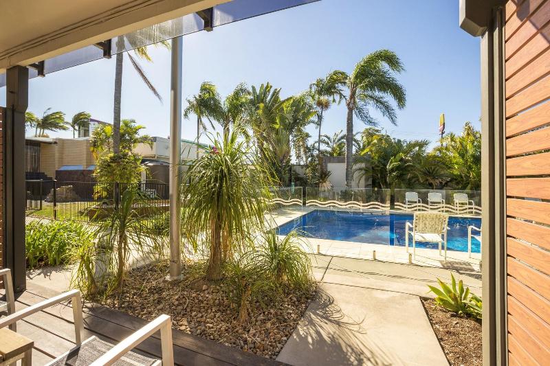 汽车旅馆 Nightcap At Golden Beach Tavern