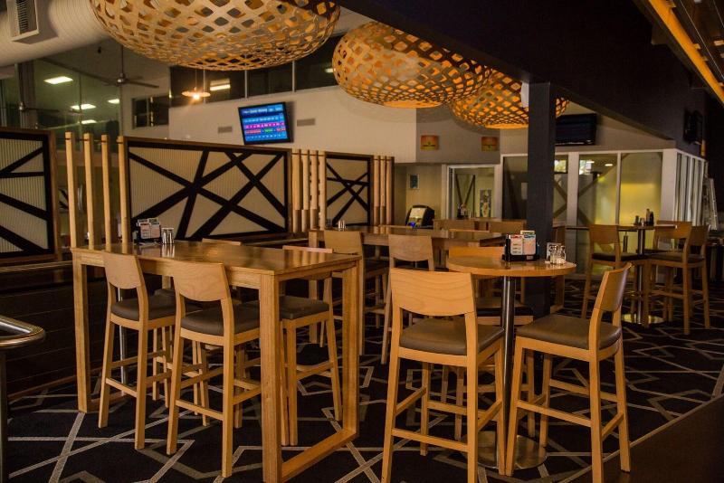 汽车旅馆 Nightcap At Golden Beach Tavern