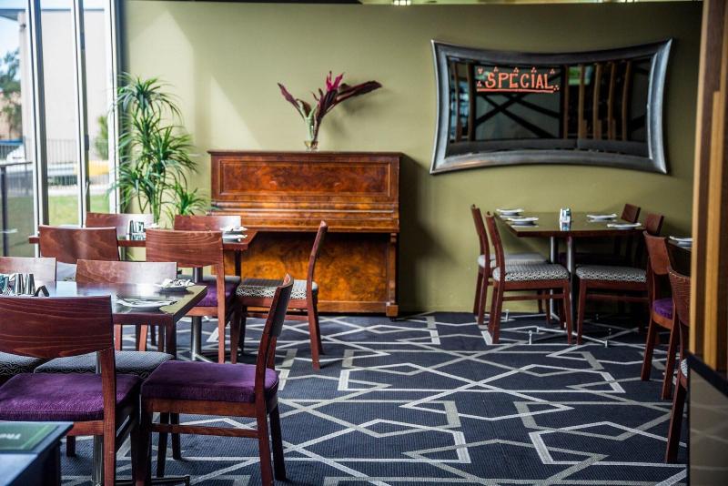 汽车旅馆 Nightcap At Golden Beach Tavern