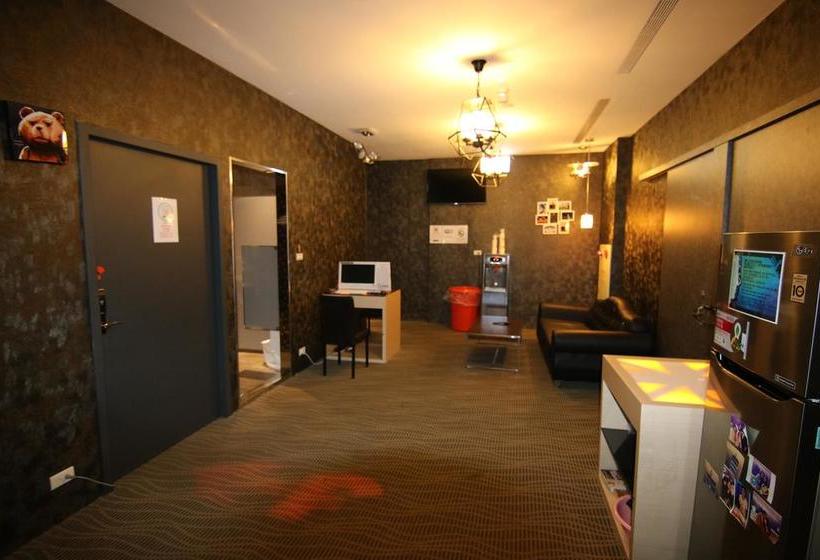 Next Taipei Hostelmain Station