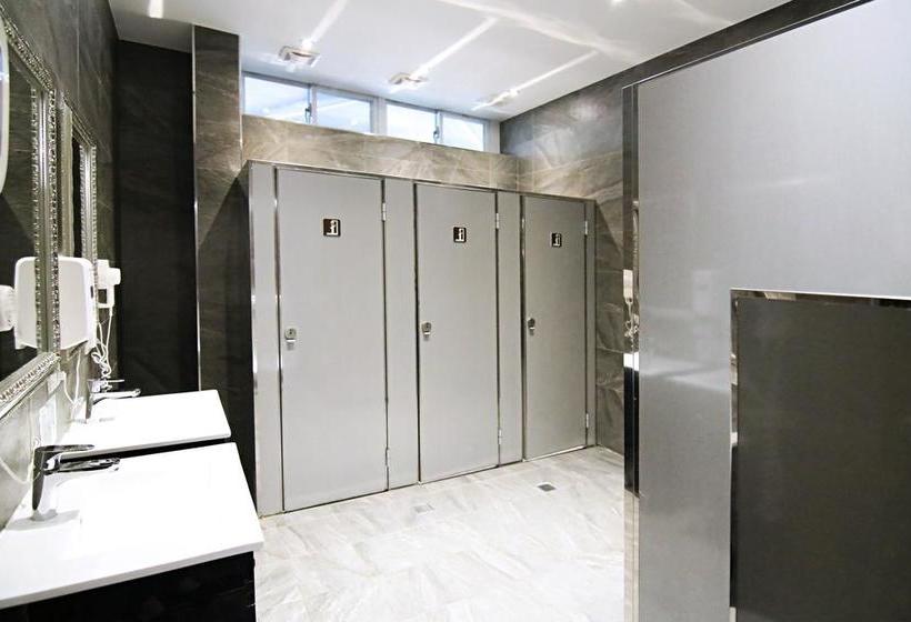 Next Taipei Hostelmain Station