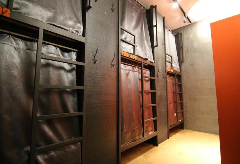 Next Taipei Hostelmain Station