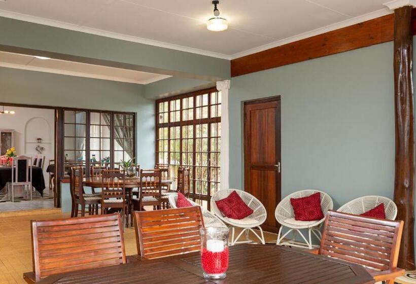 פנסיון Zesty Guesthouse