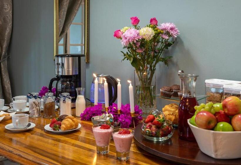 פנסיון Zesty Guesthouse