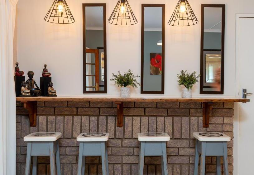 פנסיון Zesty Guesthouse