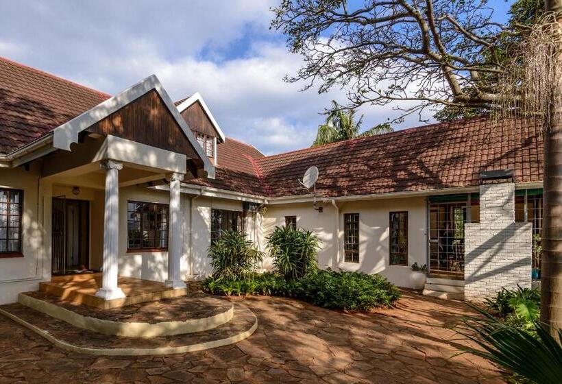 פנסיון Zesty Guesthouse