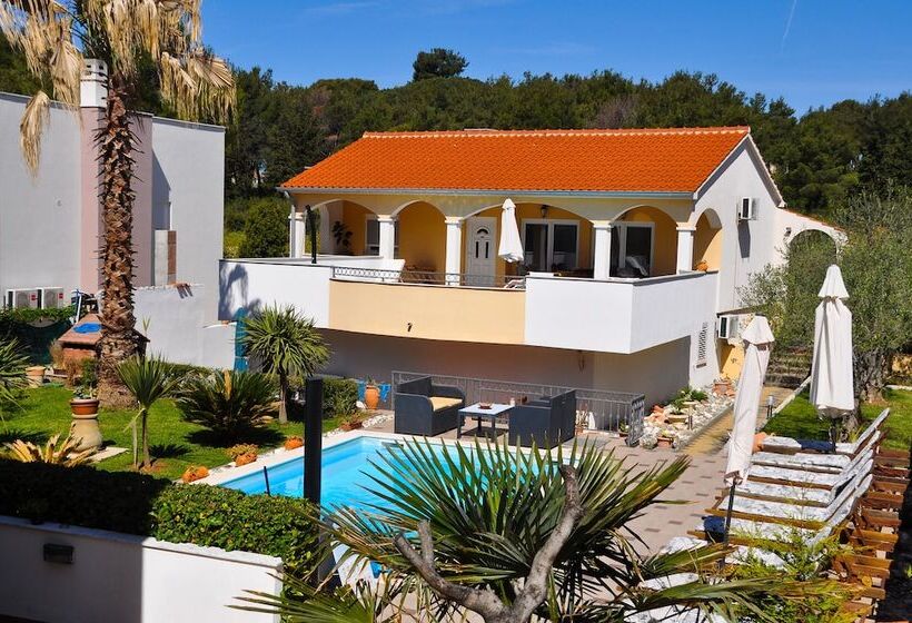 Villa Vanilla With Heated Pool