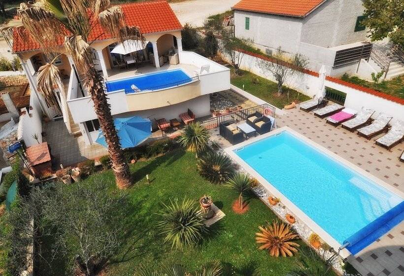 Villa Vanilla With Heated Pool