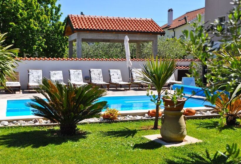 Villa Vanilla With Heated Pool